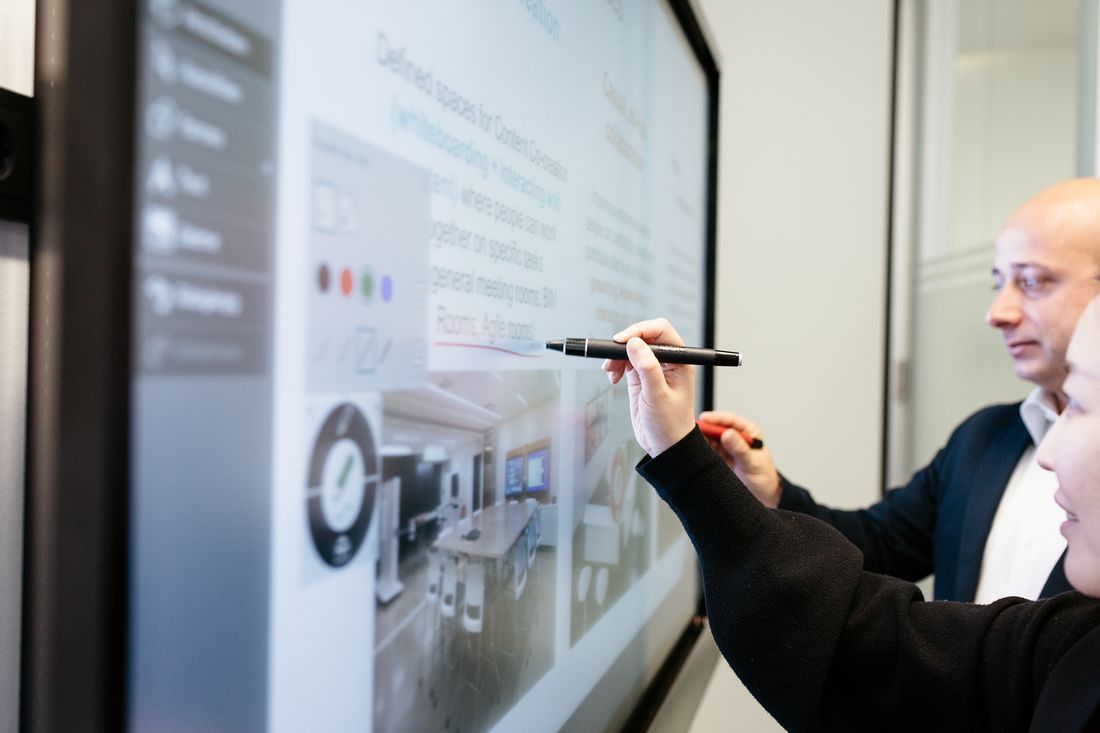 Writing with SMART Ink on an interactive display